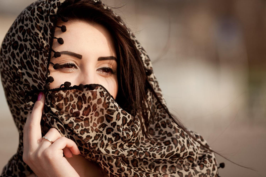 Foulards et bien-être : Protégez-vous du froid, de la chaleur et des agressions extérieures. - L'Atelier du Foulard
