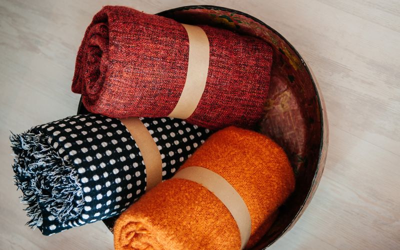 Les écharpes en cachemire : un luxe intemporel pour toutes les saisons - L'Atelier du Foulard