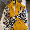 Foulard en coton géométrique noir, blanc et orange - 14:1052XB095-01 - L'Atelier du Foulard