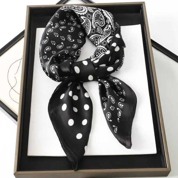 Foulard en satin imprimé noir et vert - Foulard - L'Atelier du Foulard