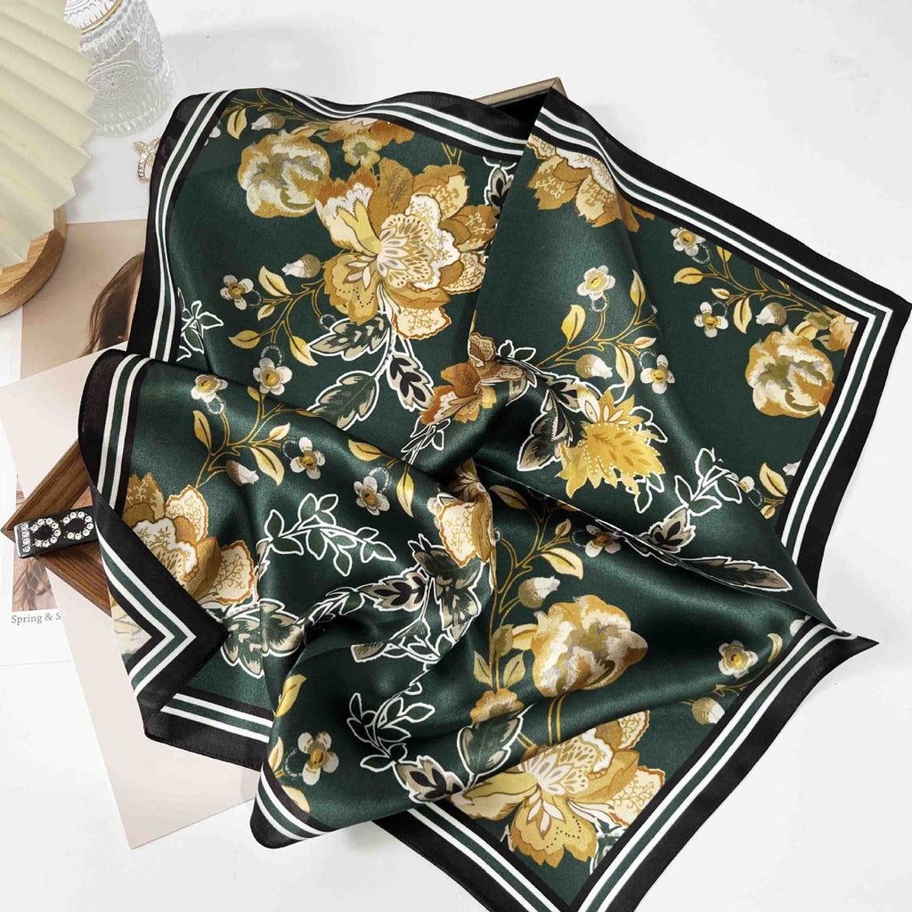 Foulard soie naturelle vert avec des fleurs jaune - 14:496SD0065s;5:200003528natural silk 53x53cm - L'Atelier du Foulard