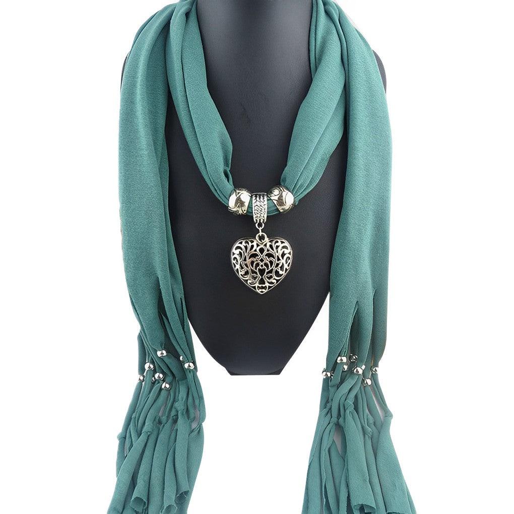 Foulard bijou avec pendentif cœur - 14:350850#dark green;200007763:201336100 - L'Atelier du Foulard