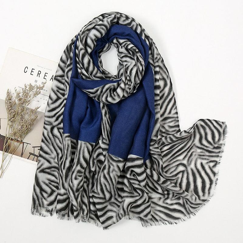 Foulard en coton motif zebre noir ou bleu - 14:366#XB047-01 - L'Atelier du Foulard