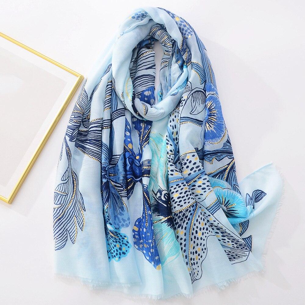 Foulard floral douceur - 14:173#C1171-blue - L'Atelier du Foulard