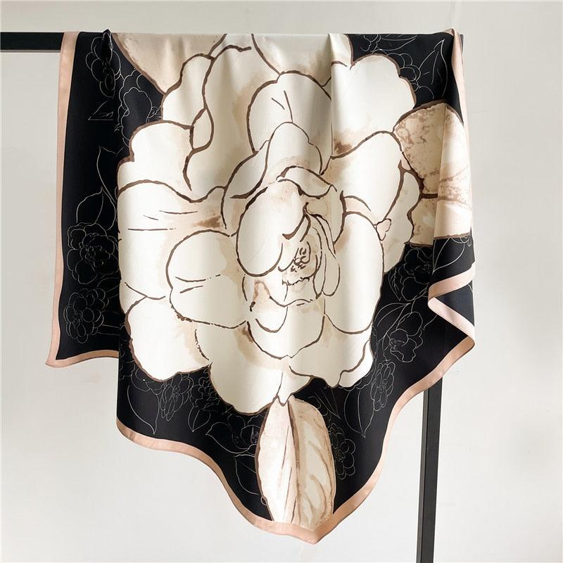 Foulard noir motif rose blanche - 14:10#FN106-1 - L'Atelier du Foulard