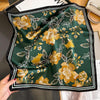 Foulard soie naturelle vert avec des fleurs jaune - 14:496#SD0065s;5:200003528#natural silk 53x53cm - L'Atelier du Foulard