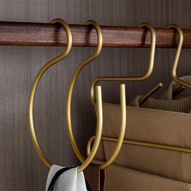 Rangement pour foulards et écharpes cintre doré forme ronde lot de 5 - 14:350850 - L'Atelier du Foulard